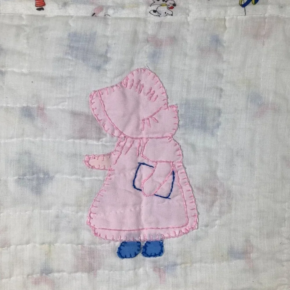 Vintage Handmade Embroidered Baby Quilt Sun Bonnet Sue Boy‎ Flying Kite 41 x 46